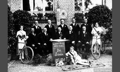 Gruppenbild der Gründer 25 Jahre später.